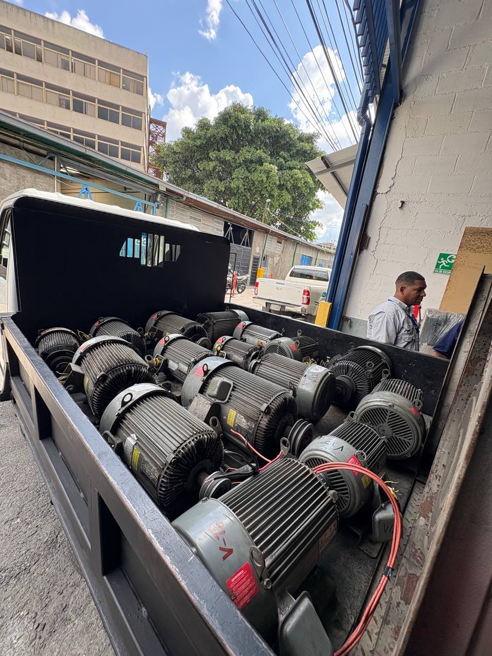 Mesas de trabajo de acero inoxidable industrial con salpicadero